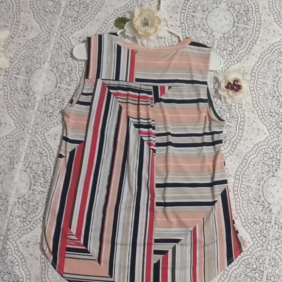 CUTE V-cut patterned blouse - Picture 9 of 14